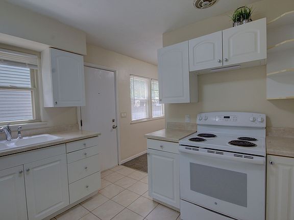 3rd image of 1022 21st St APT B