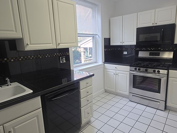 4th image of 4907 N Hermitage Ave #1
