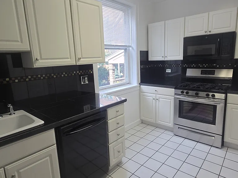 4907 N Hermitage Ave #1 — Photo 4