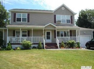 2 Matt Ct, Bay Shore, NY 11706
