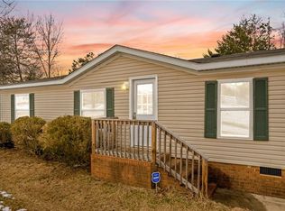 211 Forest Hollow Dr, Statesville, NC 28677