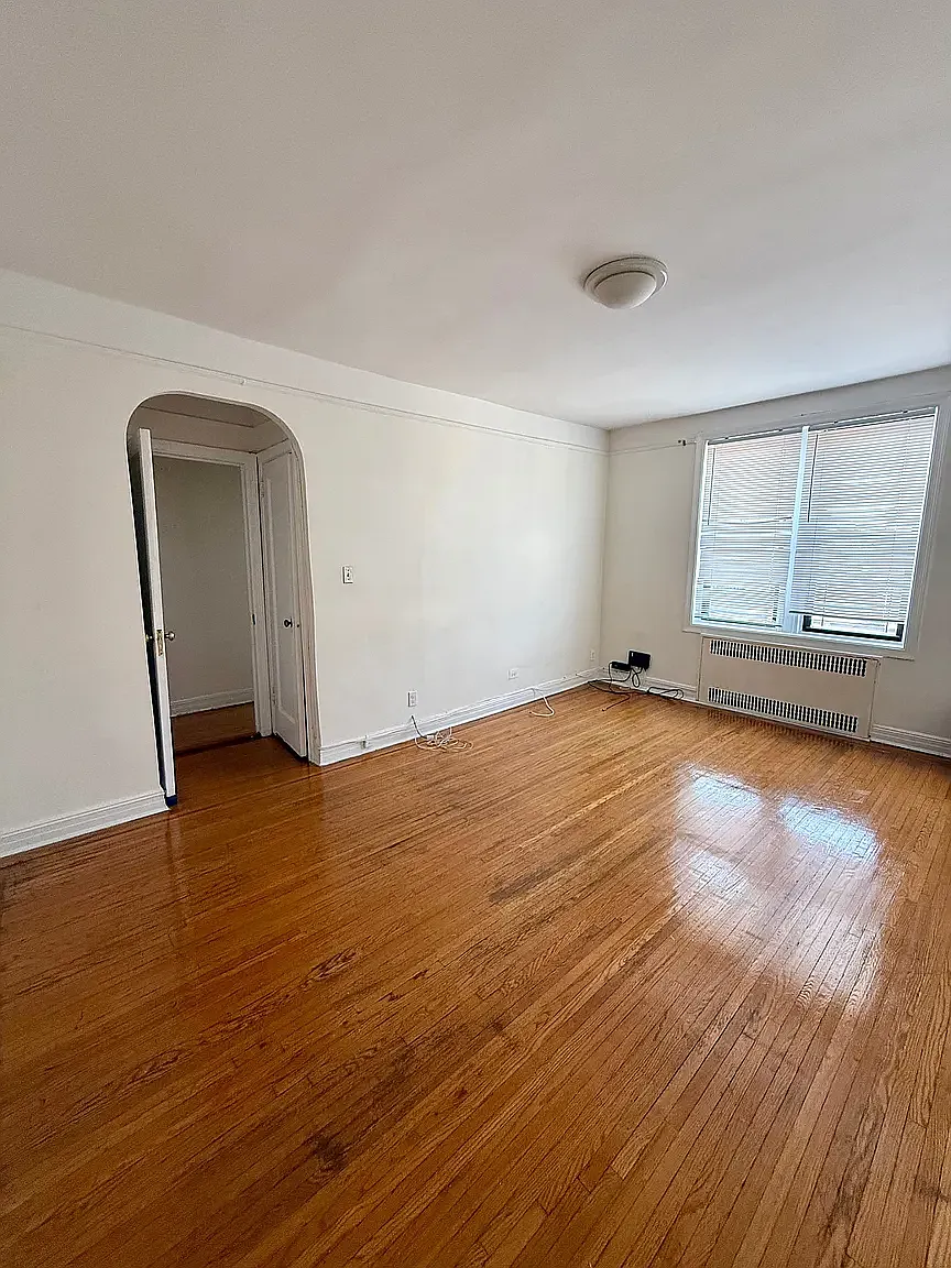 1485 East 16th Street — Photo 2