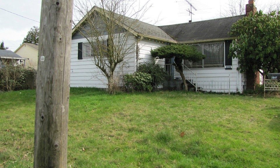 2nd image of 3047 S Myrtle St