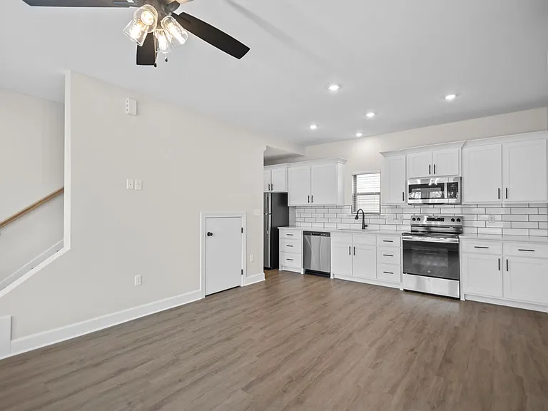 400 Parker St — Photo 17