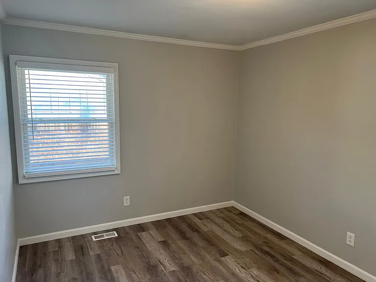 207 Herbert St — Photo 11