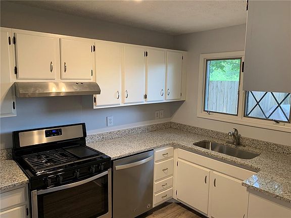 3rd image of 1193 Ashborough Dr SE APT C