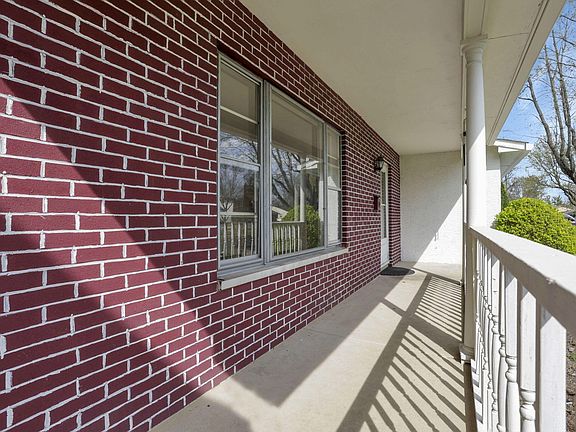 5th image of 1680 Pin Oak Dr