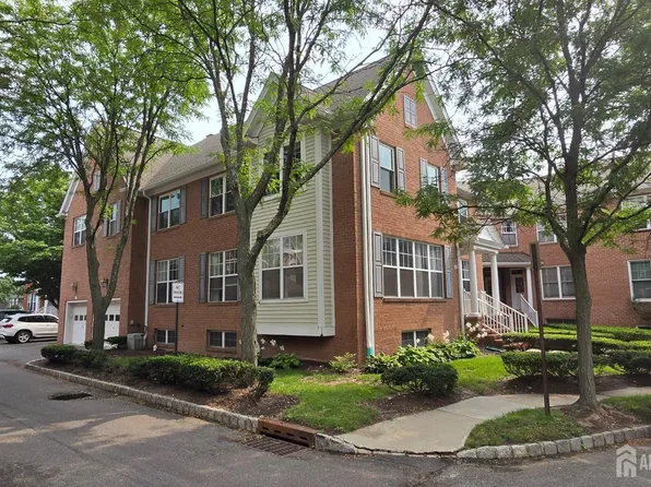 31 Franklin School Way, Metuchen, NJ 08840