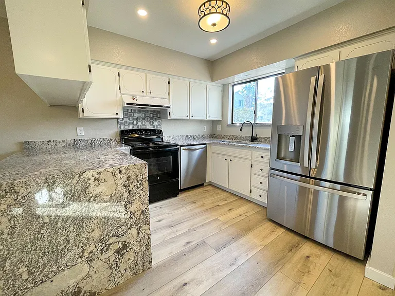 4506 Buena Loma Way #B — Photo 2