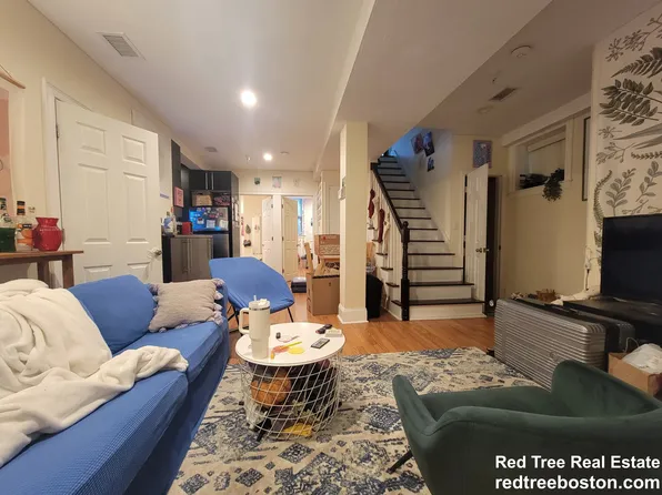 1203 Beacon St, Brookline, MA