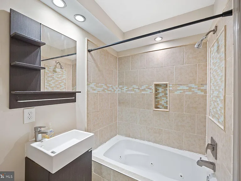 2209 Mullikin St — Photo 14