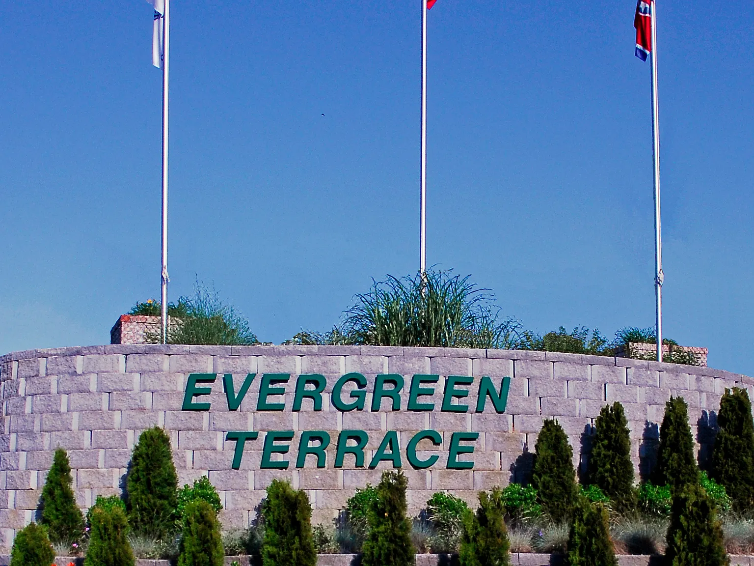 Evergreen Terrace Apartments — Photo 1