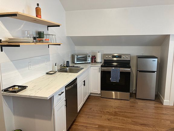 3rd image of 4320 1/2 Winona Ct #1/2