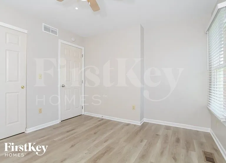 8635 Coran Dr — Photo 12