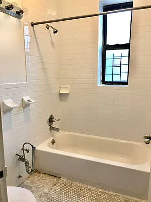 Rented by Zjama Realty Corp | media 7