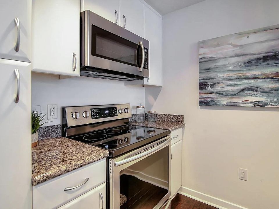 1st image of 250 King St Unit 436