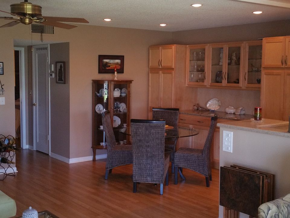 Condo 55 & up. 1bdr 1.5 baths