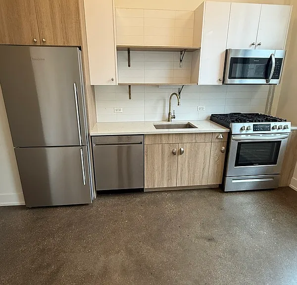 28 E Adams St — Photo 4
