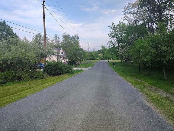 Exterior Neighborhood (street photo)