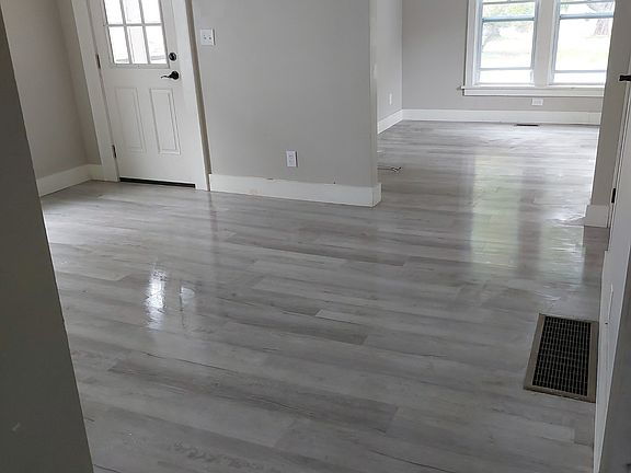 3rd image of 19 Grey St