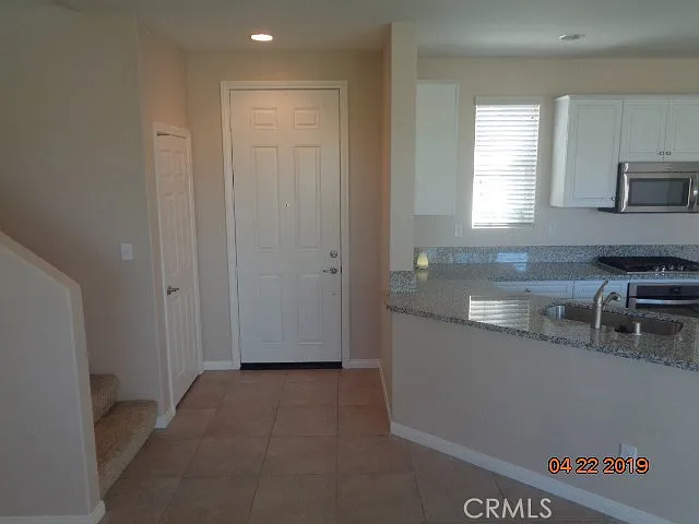 3 bed, 2.5 bath, 1649 sqft, $2,700 — Photo 2