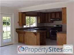 4th image of 806 N Revere Ave