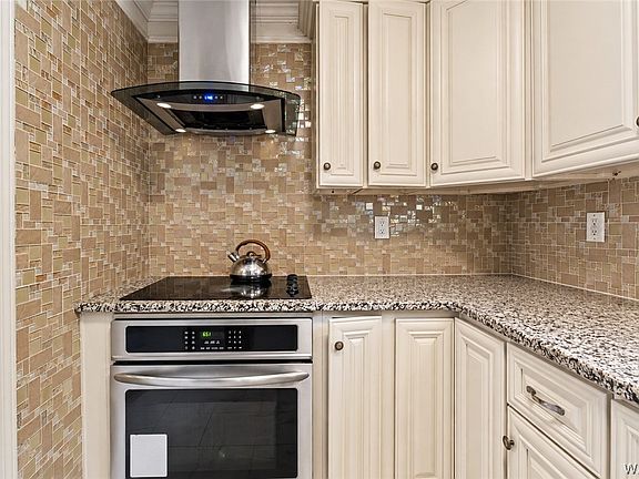 5th image of 5595-5597 Surrey Ln