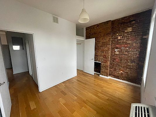 3rd image of 23 Spencer Pl #4L