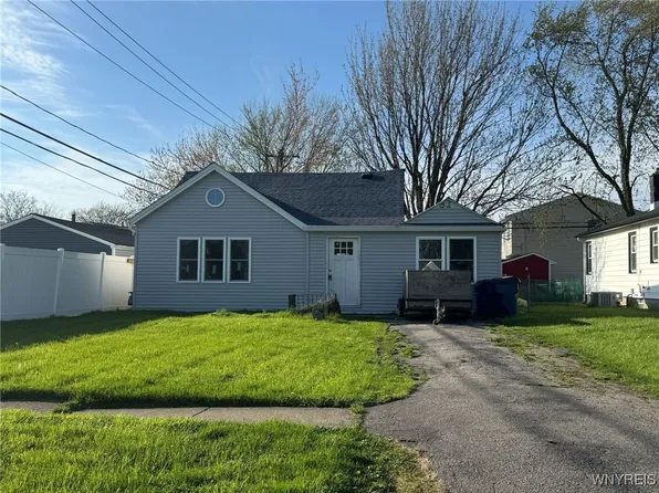 520 Emerson Dr, Amherst, NY 14226