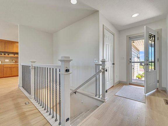4th image of 301 30th St