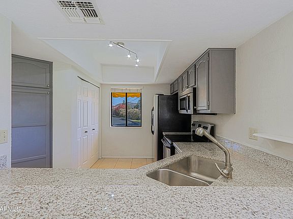 3rd image of 10 E PONDEROSA Lane