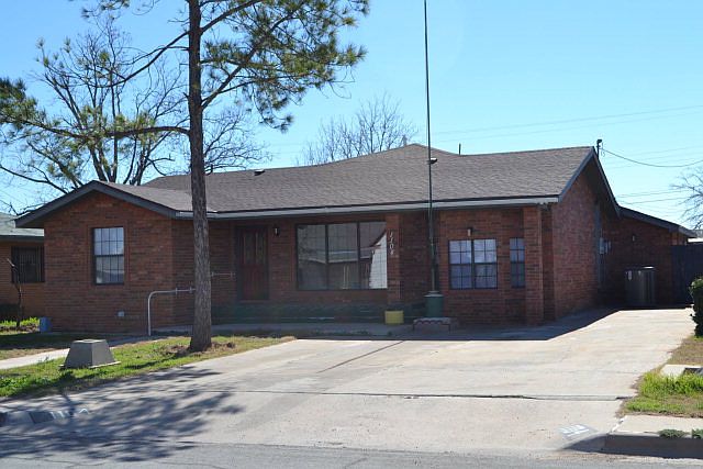 1st image of 1104 E Pecan Ave