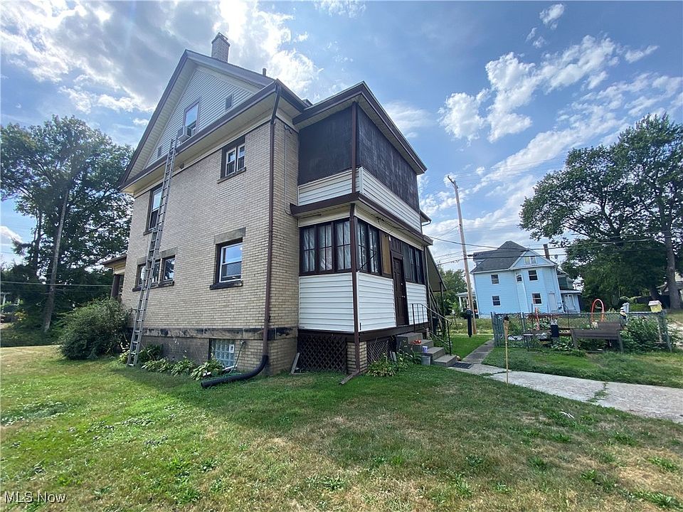 2nd image of 825 14th St NW