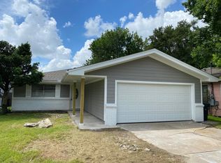 2647 1st Ave, Groves, TX 77619