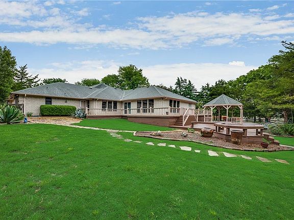 4th image of 104 Honeytree Cir