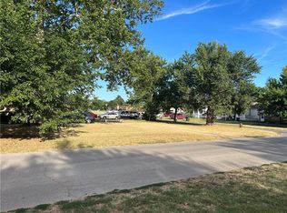 1128 W Iowa Ave #5, Chickasha, OK 73018