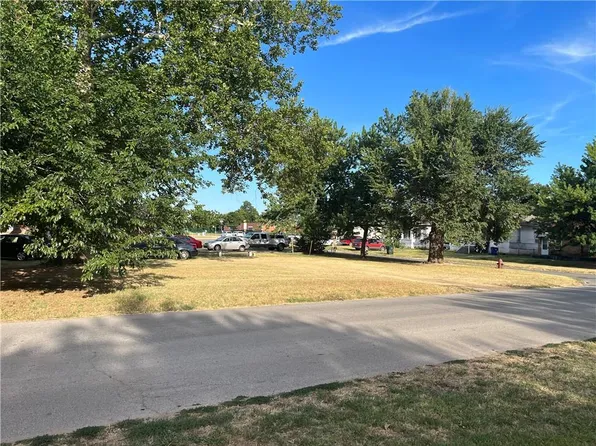 1128 W Iowa Ave #5, Chickasha, OK 73018