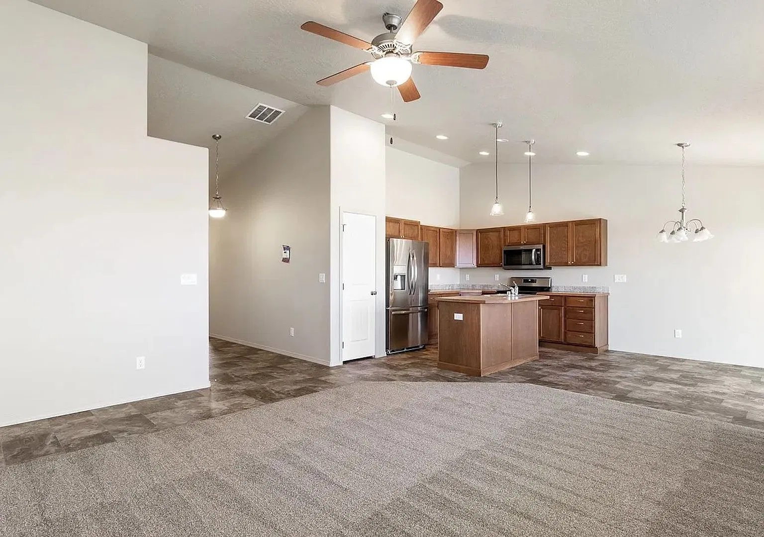 Beautiful 3 Bedroom, 2 Bathroom Home for Rent in Airway Heights! Available for rent Late November! — Photo 4