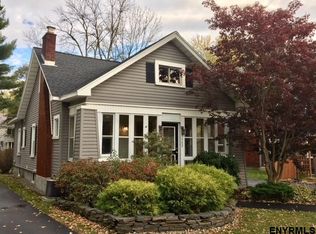 1362 Regent St, Niskayuna, NY 12309