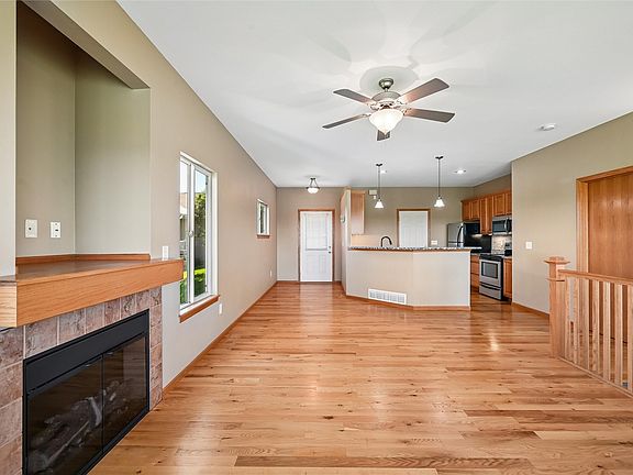 2nd image of 3824 Lakeview Dr SW