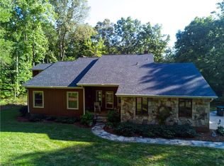 525 Old Hollow Rd, Pilot mountain, NC 27041