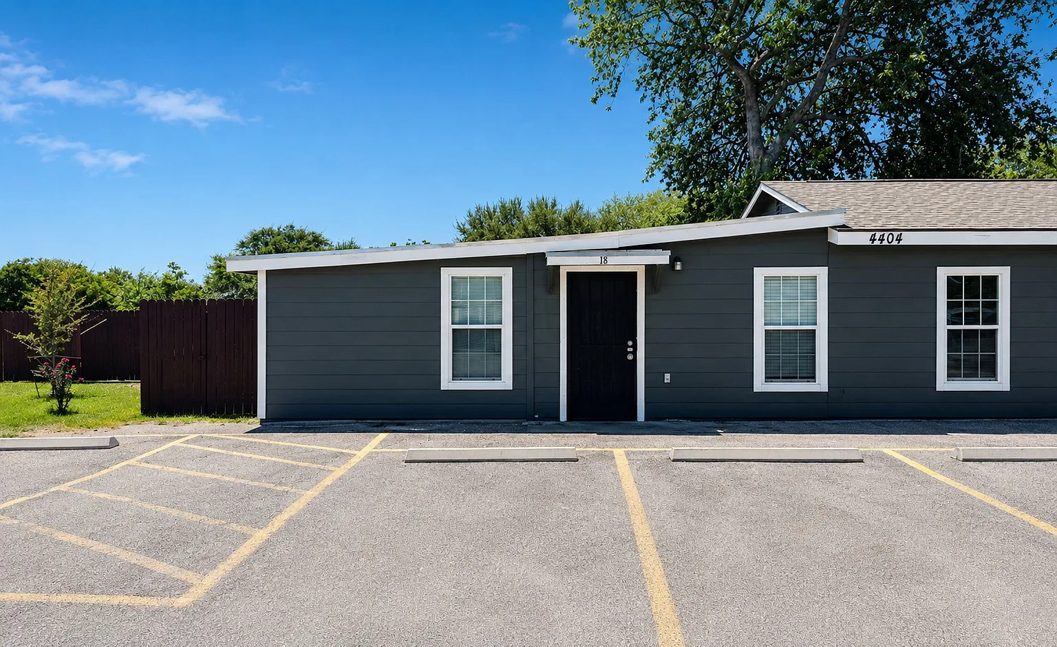2 bed, $1,000 — Photo 1