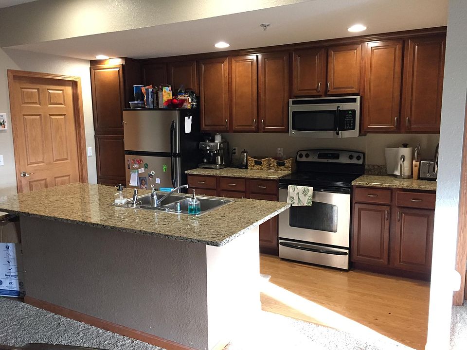 Plenty of counter and cabinet space