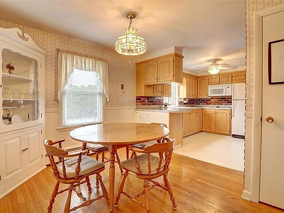3rd image of 40 Bellevue Blvd