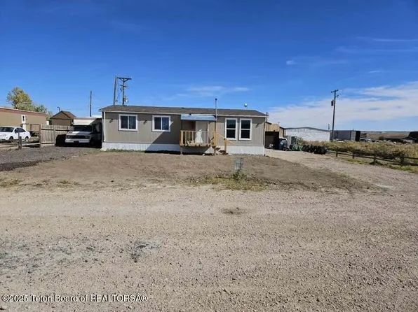 121 Muledeer St, Opal, WY 83124