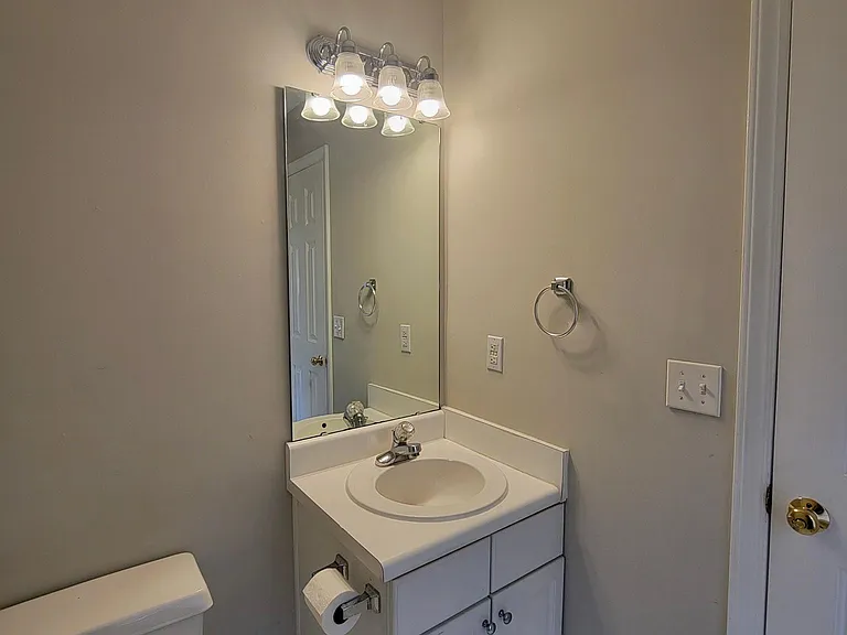 709 Cattail Cir — Photo 9