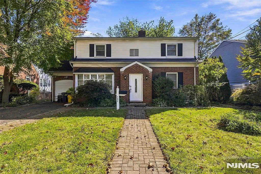 4 bed, 2.5 bath, $5,450 — Photo 1