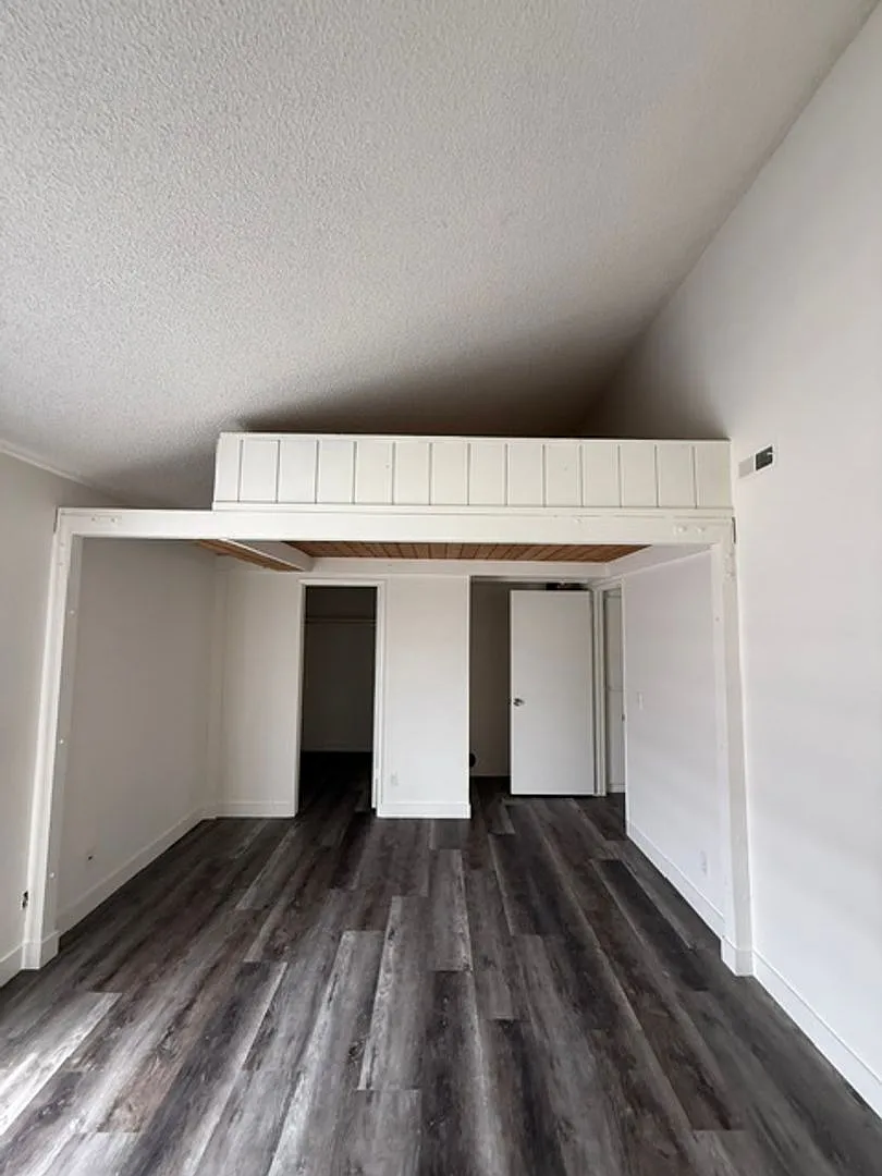 2 Bed, 1.5 Bath Townhouse- 1835 W. 145th St. — Photo 4
