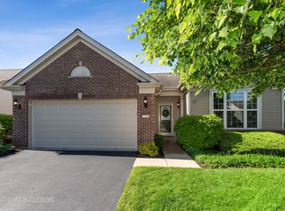 2776 Beacon Point Cir, Elgin, IL 60124