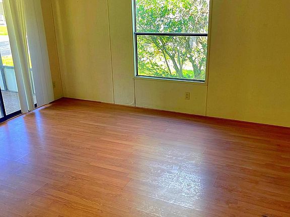 4th image of 325 Magnolia Hill Dr #15